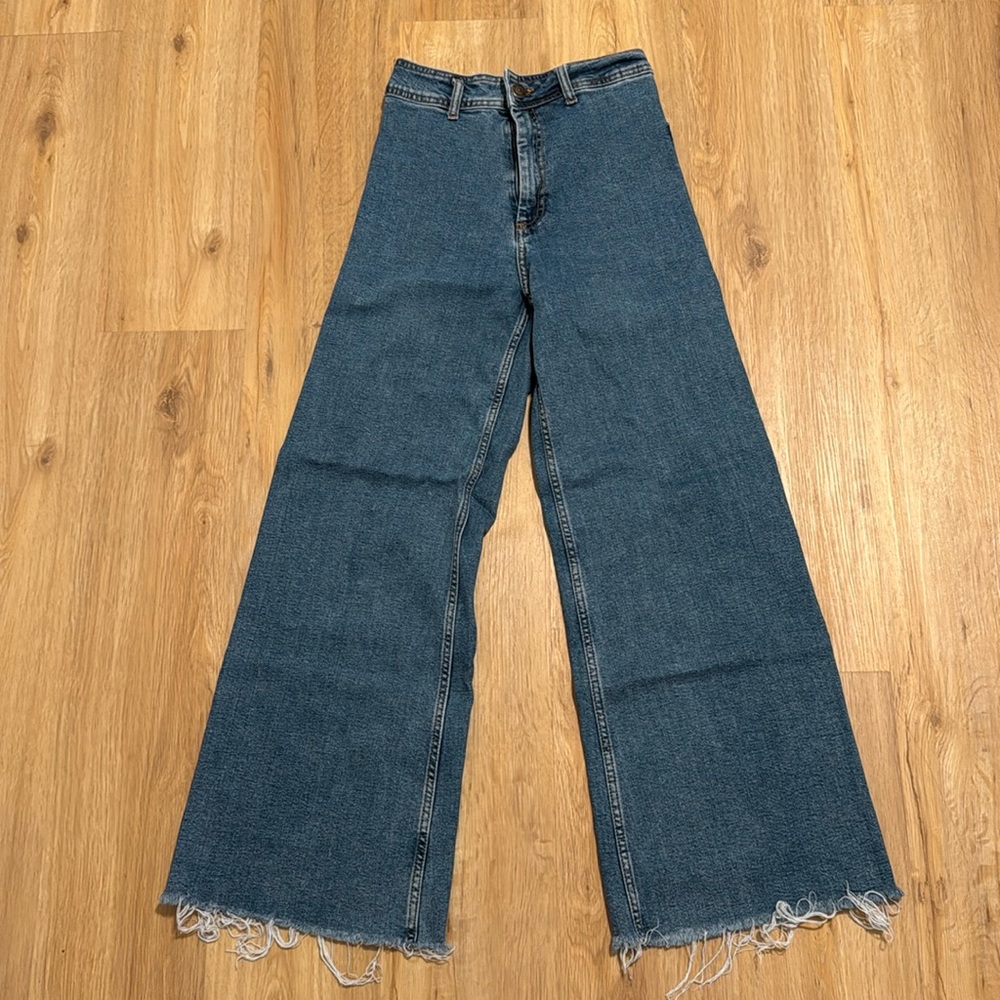Dark wash high waisted women’s Zara jeans